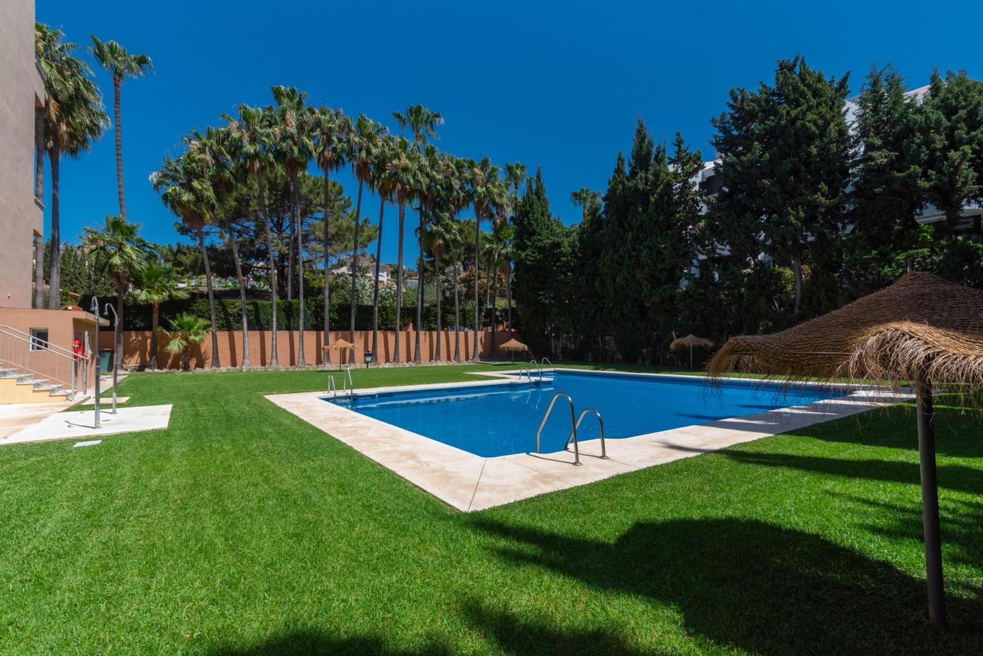 Cabopino Duplex, Swimming Pool, Beach 5Min Away, Chill Out Terrace And High-Speed Wifi 马尔韦利亚 外观 照片