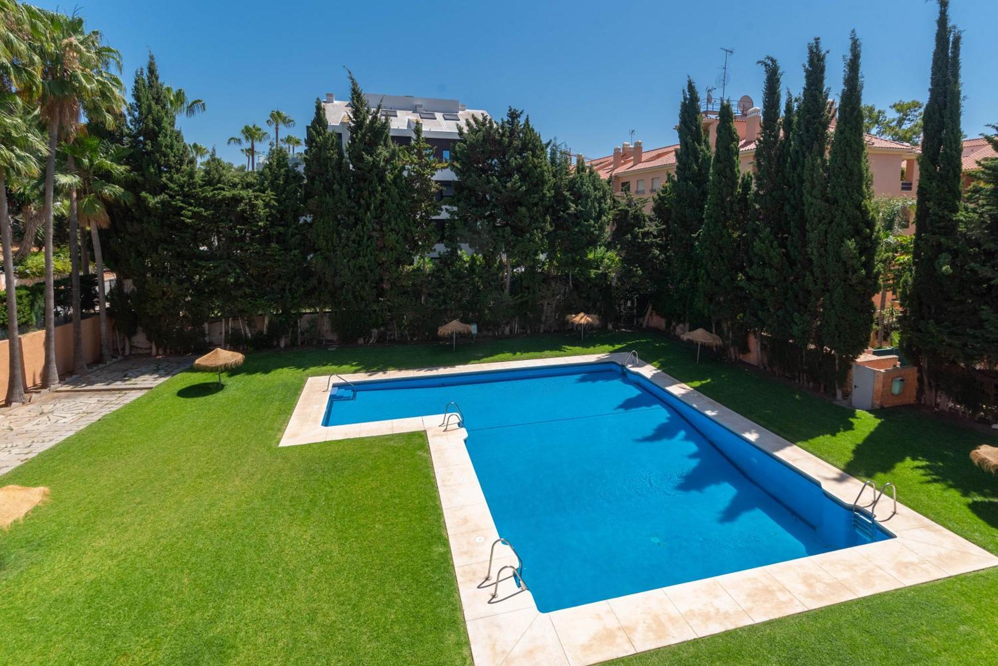 Cabopino Duplex, Swimming Pool, Beach 5Min Away, Chill Out Terrace And High-Speed Wifi 马尔韦利亚 外观 照片